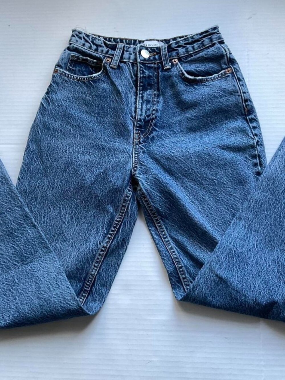 Zara Women's High-Rise Mom Jeans | Vintage Wash | Size 2 | Excellent Condition